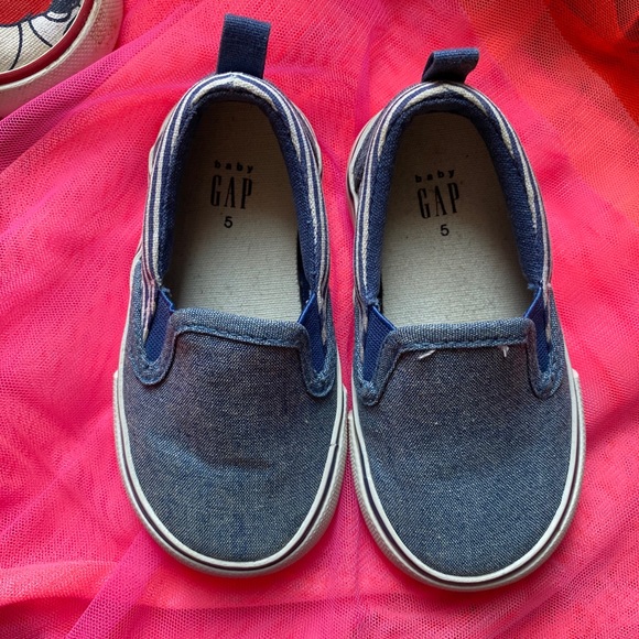 Bundle of 5 pair of baby shoes size 5 - Picture 12 of 14